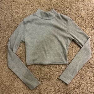 cropped gray long sleeve shirt